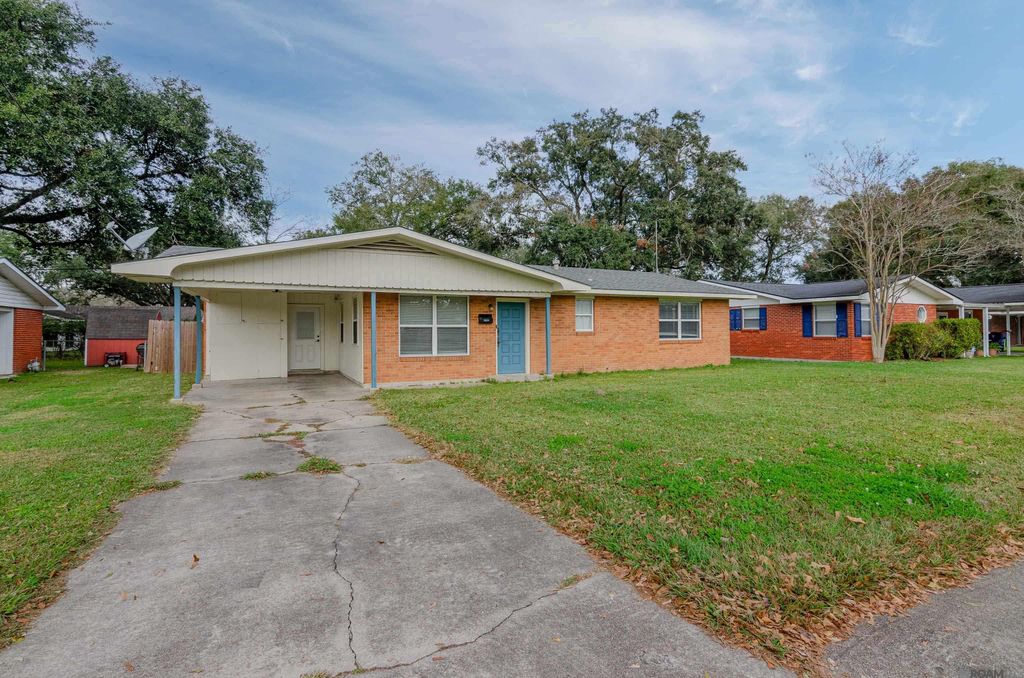 59156 Maple St, Plaquemine, LA 70764