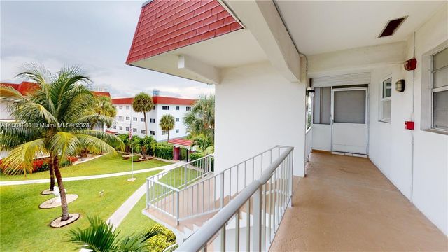 580 Egret Dr 302, Hallandale Beach, FL 33009