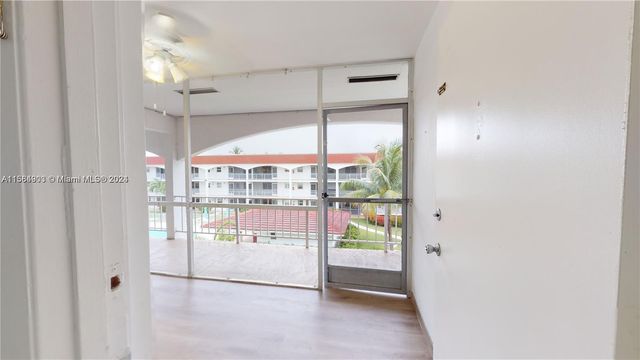 580 Egret Dr 302, Hallandale Beach, FL 33009