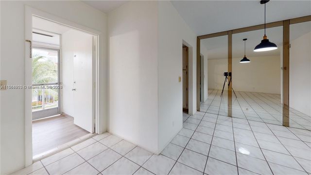 580 Egret Dr 302, Hallandale Beach, FL 33009