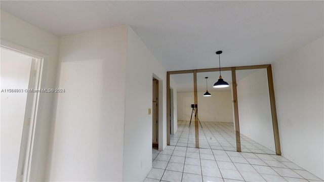 580 Egret Dr 302, Hallandale Beach, FL 33009