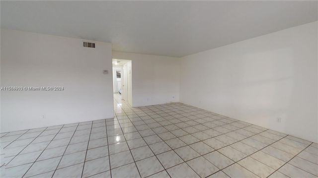 580 Egret Dr 302, Hallandale Beach, FL 33009