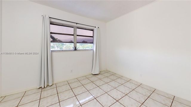 580 Egret Dr 302, Hallandale Beach, FL 33009