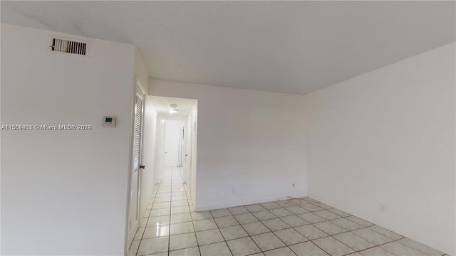 580 Egret Dr 302, Hallandale Beach, FL 33009