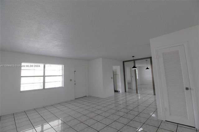 580 Egret Dr 302, Hallandale Beach, FL 33009