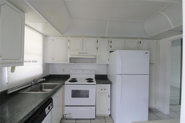 580 Egret Dr 302, Hallandale Beach, FL 33009