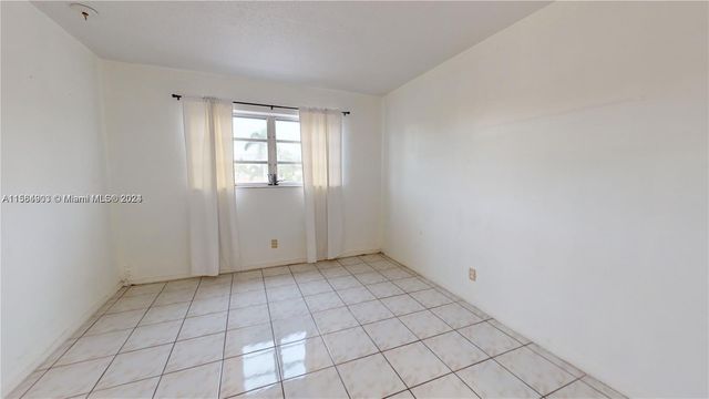 580 Egret Dr 302, Hallandale Beach, FL 33009