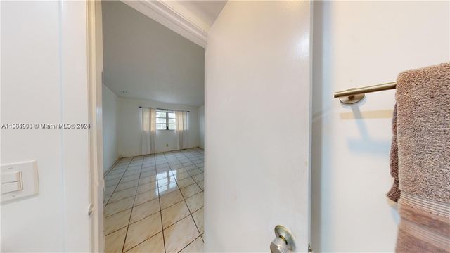 580 Egret Dr 302, Hallandale Beach, FL 33009