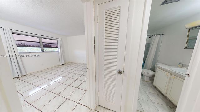580 Egret Dr 302, Hallandale Beach, FL 33009