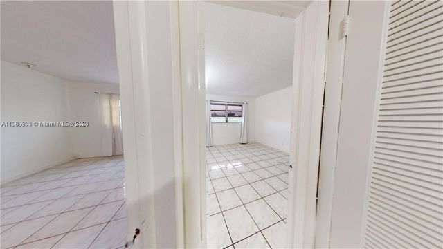 580 Egret Dr 302, Hallandale Beach, FL 33009