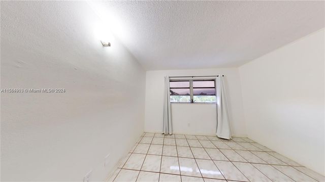 580 Egret Dr 302, Hallandale Beach, FL 33009