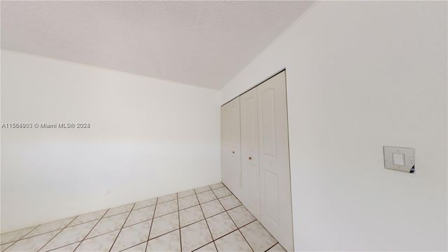580 Egret Dr 302, Hallandale Beach, FL 33009