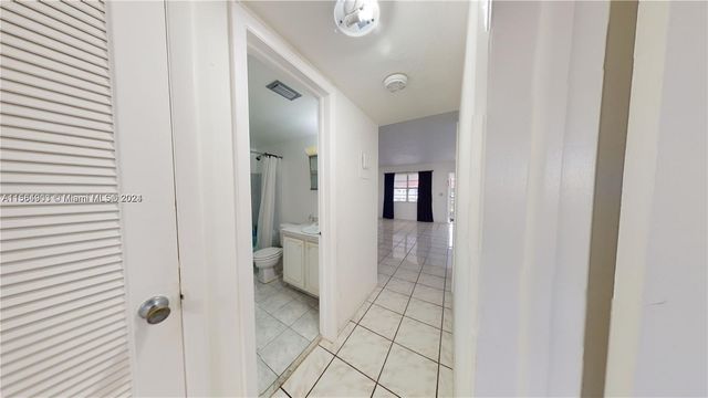 580 Egret Dr 302, Hallandale Beach, FL 33009