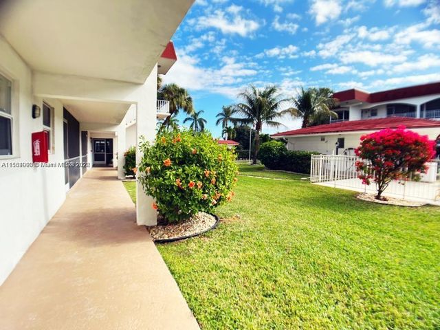 580 Egret Dr 302, Hallandale Beach, FL 33009
