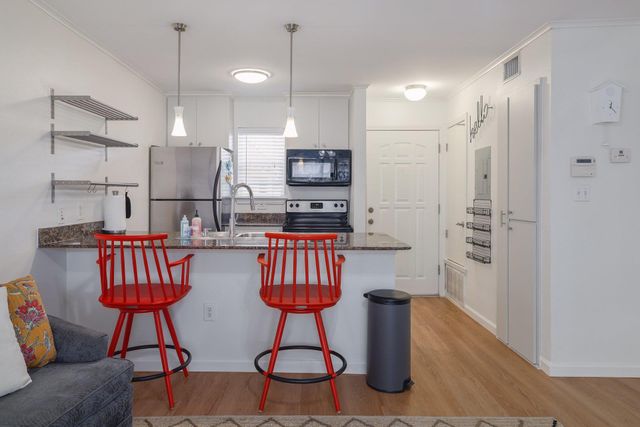 1422 Collier ST 105, Austin, TX 78704