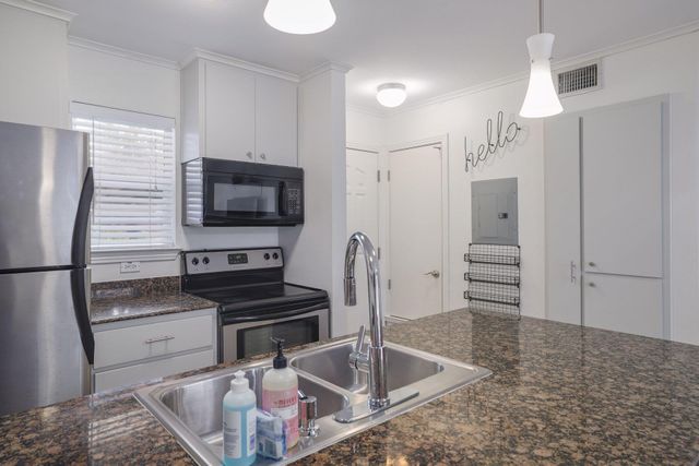 1422 Collier ST 105, Austin, TX 78704