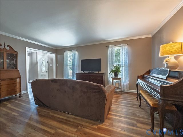 932 Germar Ct, Colonial Heights, VA 23834