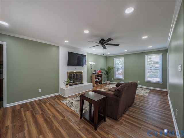932 Germar Ct, Colonial Heights, VA 23834