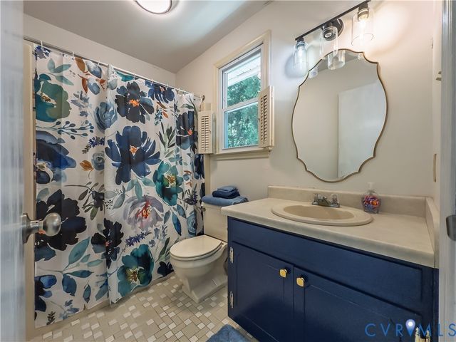 932 Germar Ct, Colonial Heights, VA 23834