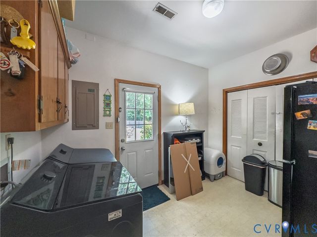 932 Germar Ct, Colonial Heights, VA 23834
