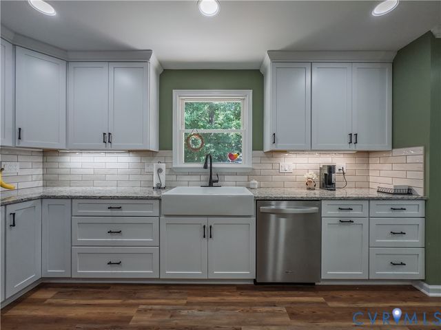 932 Germar Ct, Colonial Heights, VA 23834