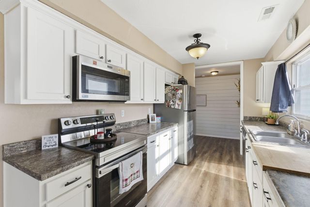 106 E South Street Street, Bolivar, MO 65613