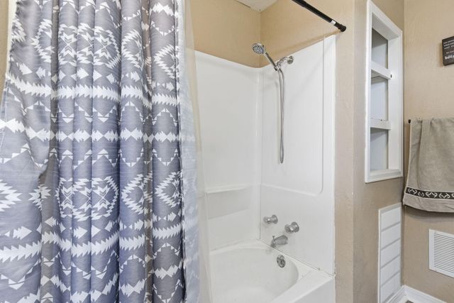 106 E South Street Street, Bolivar, MO 65613