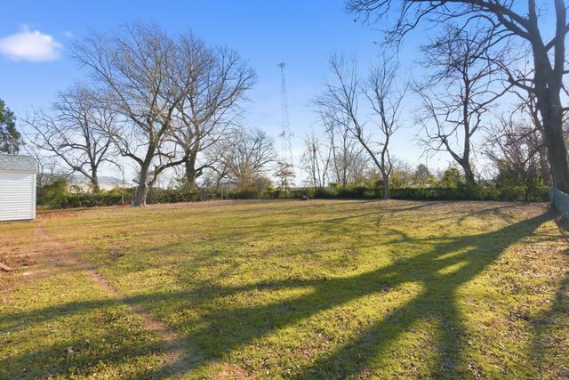 106 E South Street Street, Bolivar, MO 65613