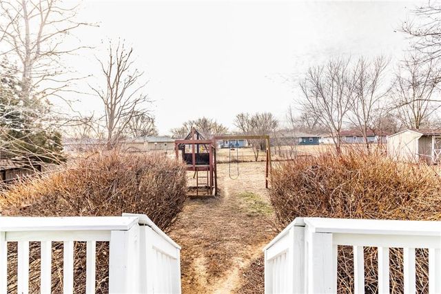 28 SE 240 Road, Warrensburg, MO 64093