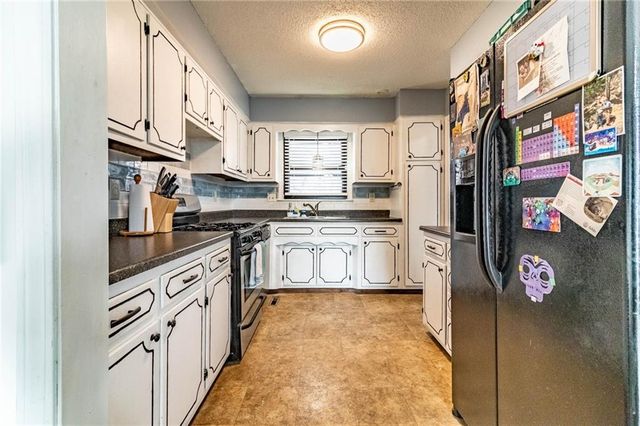 28 SE 240 Road, Warrensburg, MO 64093