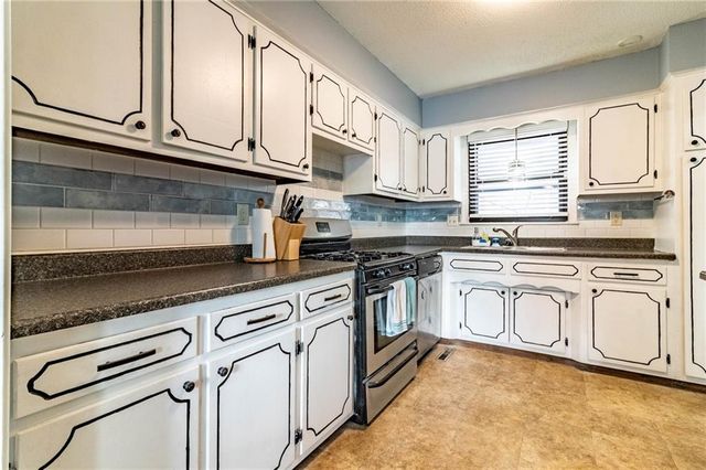 28 SE 240 Road, Warrensburg, MO 64093