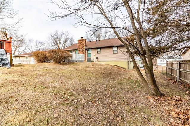 28 SE 240 Road, Warrensburg, MO 64093
