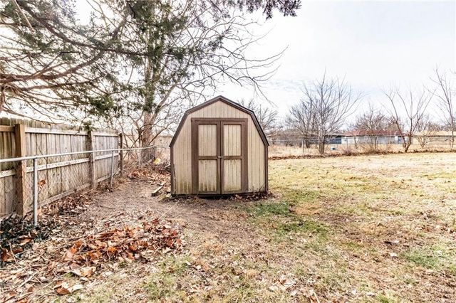 28 SE 240 Road, Warrensburg, MO 64093