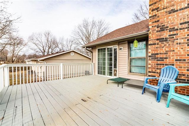 28 SE 240 Road, Warrensburg, MO 64093