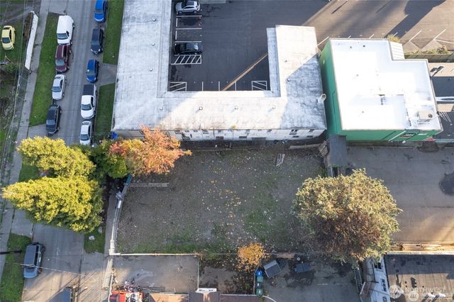 8849 Nesbit Avenue N, Seattle, WA 98103