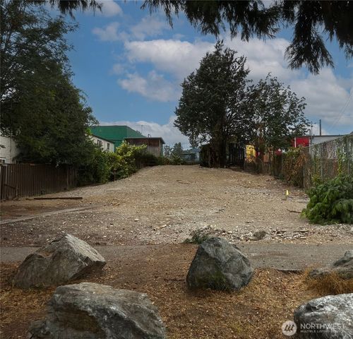 8849 Nesbit Avenue N, Seattle, WA 98103