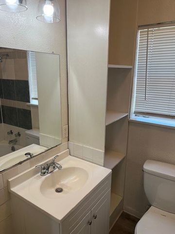 821 Bayport Drive, Lancaster, TX 75134