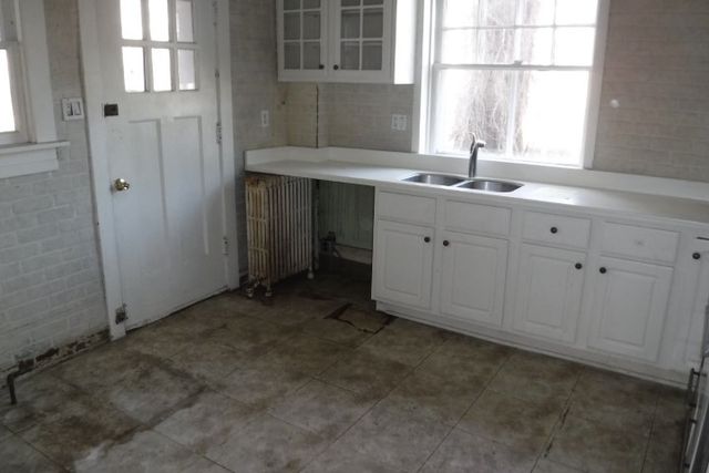 9334 S Pleasant Avenue, Chicago, IL 60643