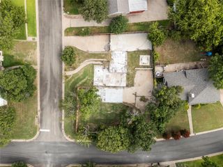 711 Forest Oaks Drive, Woodway, TX 76712