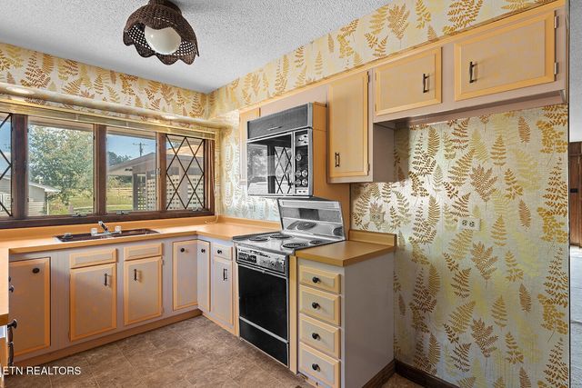 4827 Riversedge Rd, Louisville, TN 37777