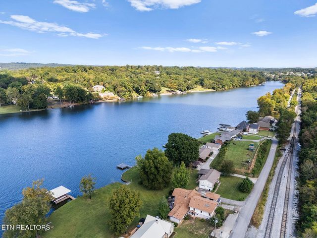 4827 Riversedge Rd, Louisville, TN 37777