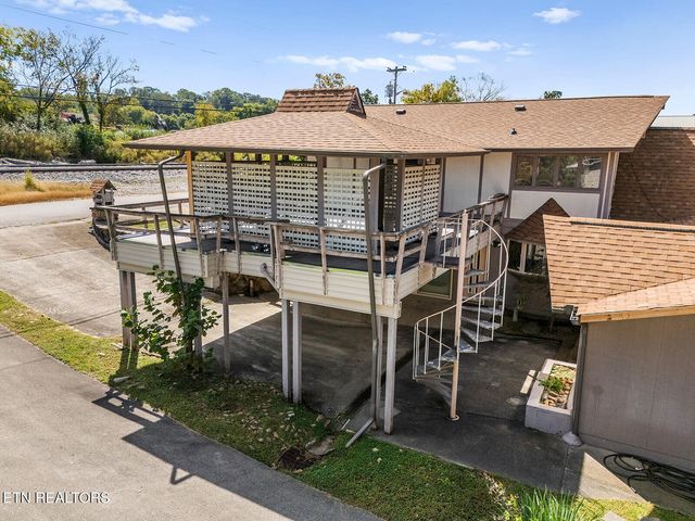 4827 Riversedge Rd, Louisville, TN 37777