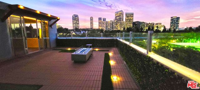 468 S Roxbury Drive Penthouse, Beverly Hills, CA 90212