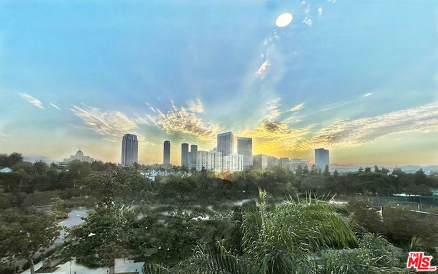 468 S Roxbury Drive Penthouse, Beverly Hills, CA 90212