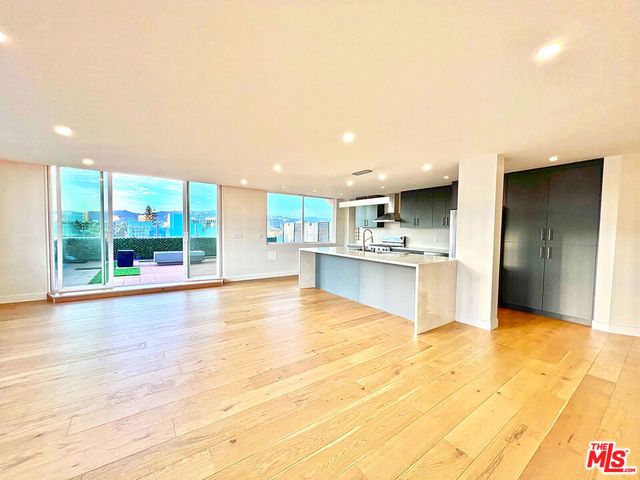 468 S Roxbury Drive Penthouse, Beverly Hills, CA 90212