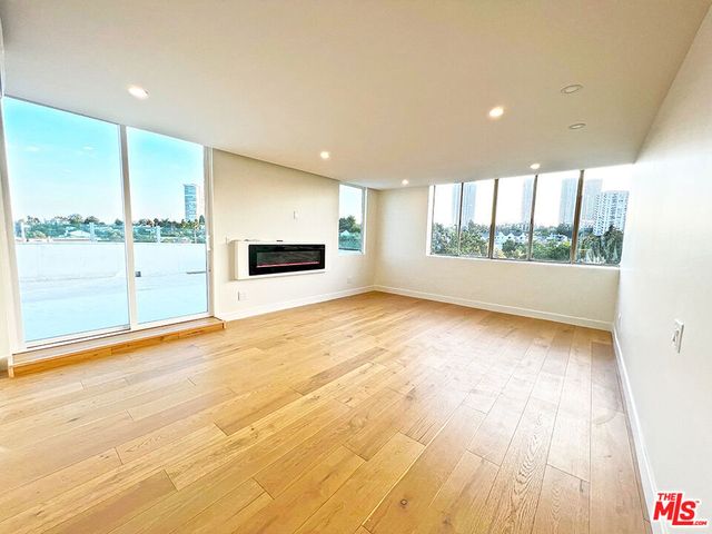 468 S Roxbury Drive Penthouse, Beverly Hills, CA 90212