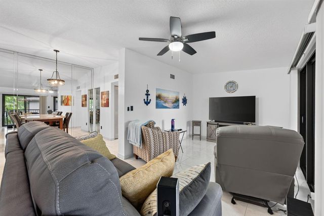 9474 S BELFORT Circle 206, Tamarac, FL 33321
