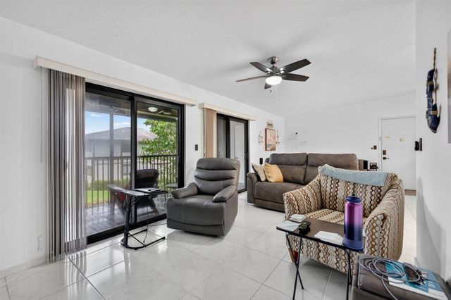 9474 S BELFORT Circle 206, Tamarac, FL 33321