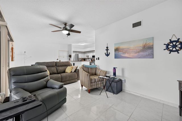 9474 S BELFORT Circle 206, Tamarac, FL 33321