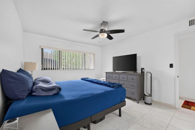 9474 S BELFORT Circle 206, Tamarac, FL 33321